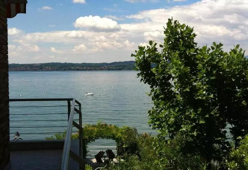 Отель Le Petit Du Lac