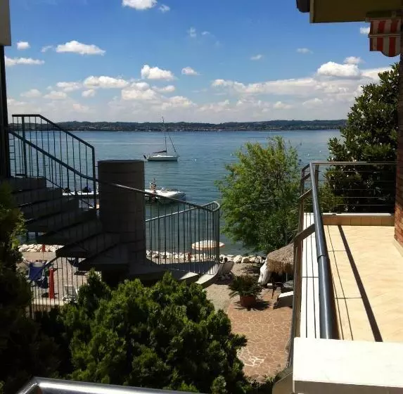 Отель Le Petit Du Lac