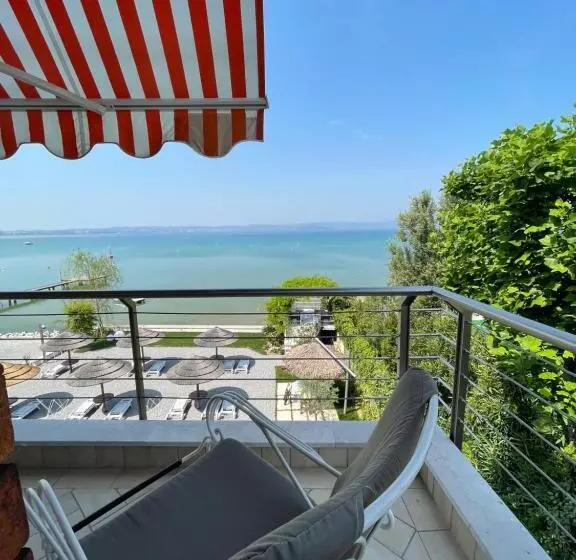 Отель Le Petit Du Lac