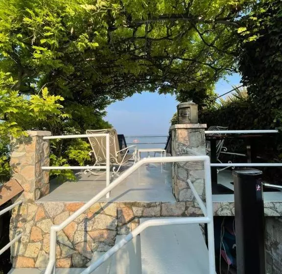 Отель Le Petit Du Lac