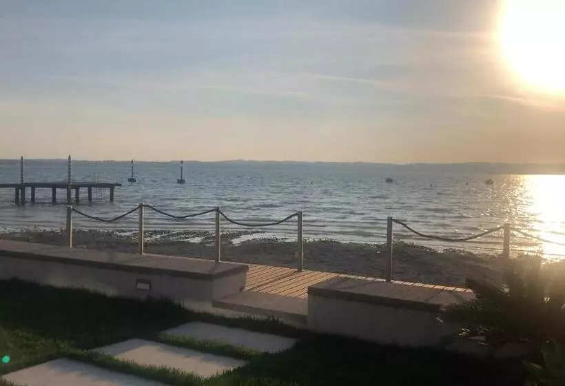 Отель Le Petit Du Lac