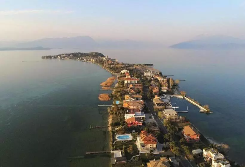 Отель Le Petit Du Lac