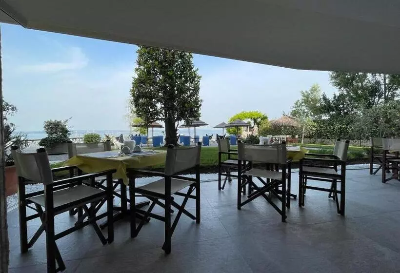 Отель Le Petit Du Lac