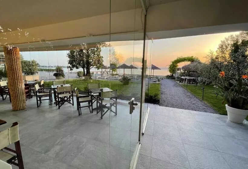 Отель Le Petit Du Lac