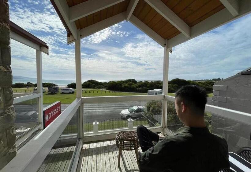 Отель Odyssey Apollo Bay