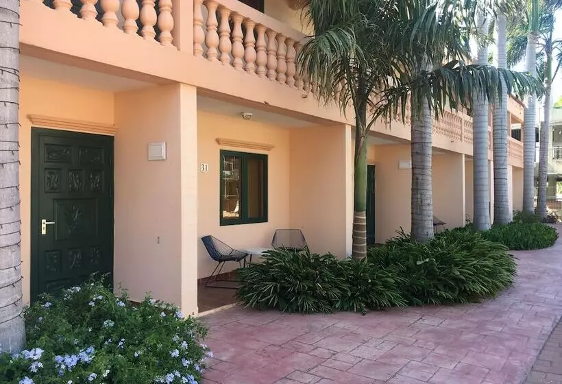 هتل Punto Di Oro Residences