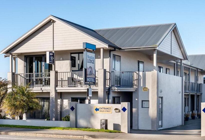 Nautilus Lodge Motel