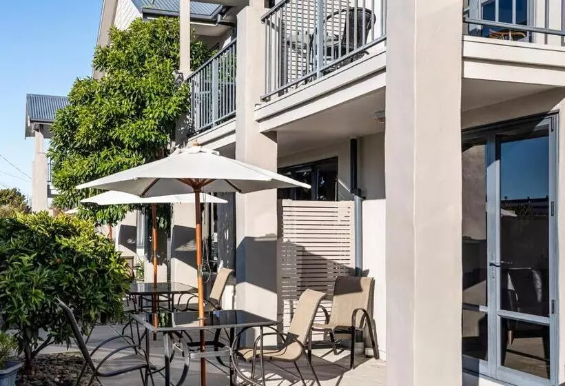 Nautilus Lodge Motel