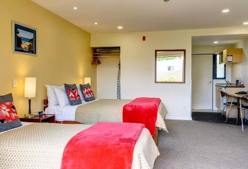 Nautilus Lodge Motel