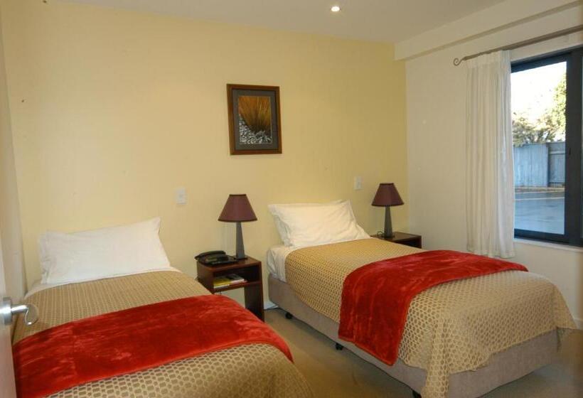 Nautilus Lodge Motel