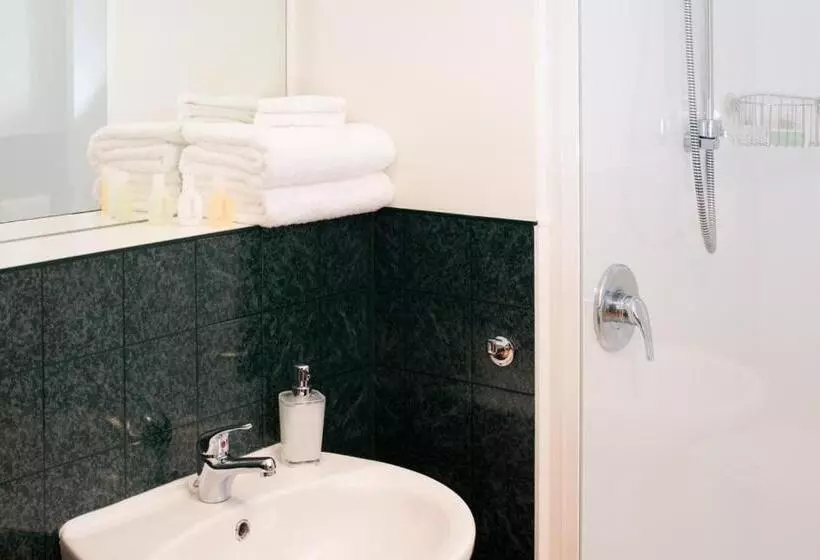 Nautilus Lodge Motel