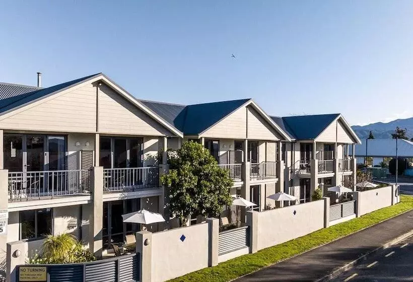 Nautilus Lodge Motel