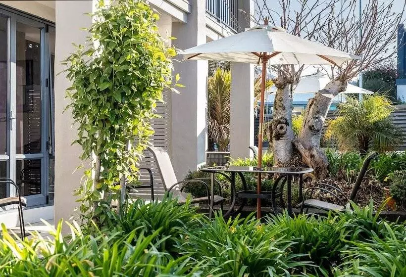 Nautilus Lodge Motel