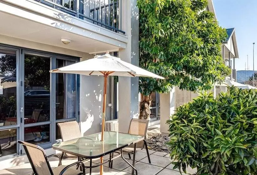 Nautilus Lodge Motel