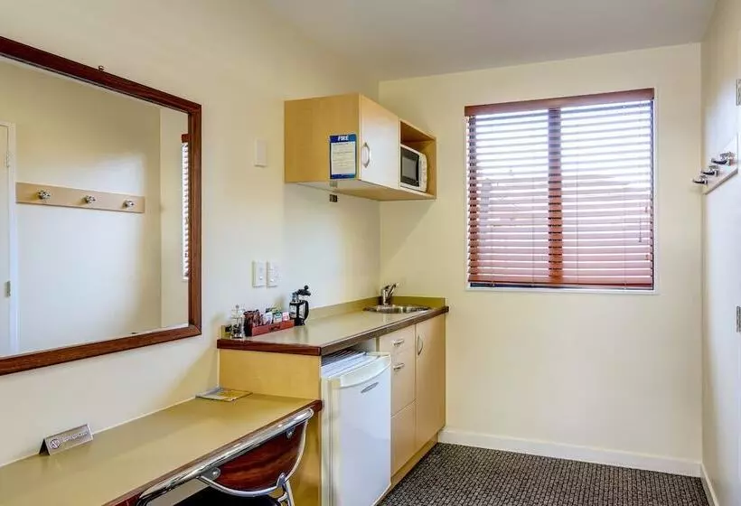 Nautilus Lodge Motel