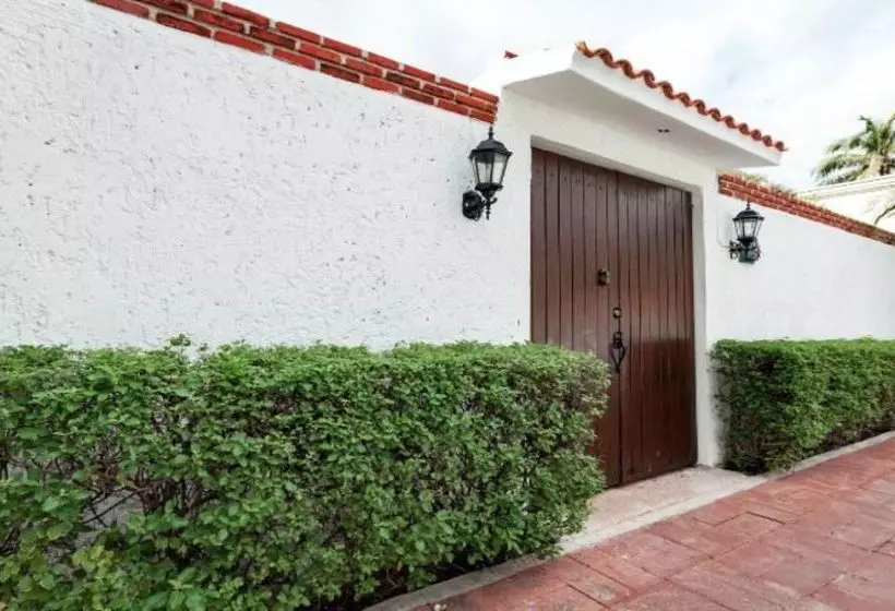 פנסיון Stella Maris Three Bedroom Villa