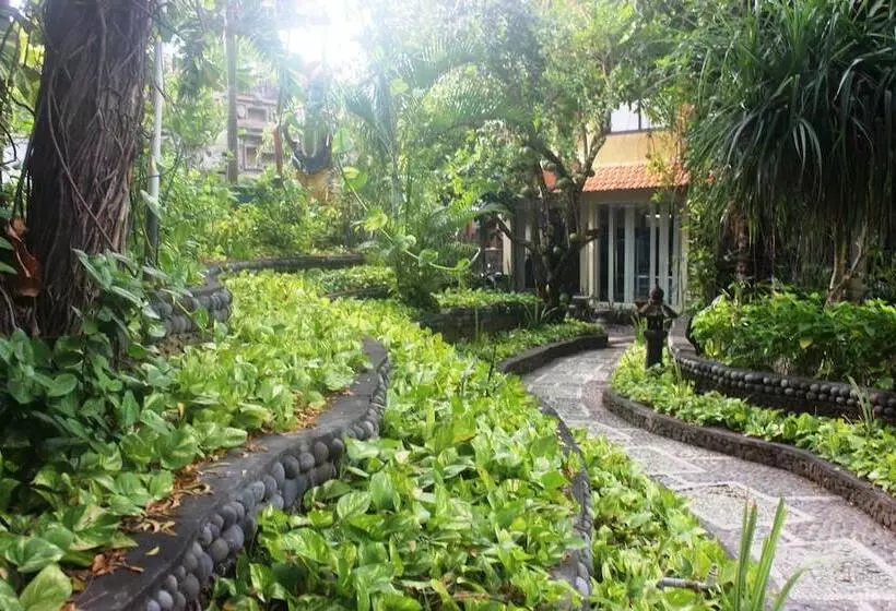 Resort Amed Cafe & Hotel Kebun Wayan