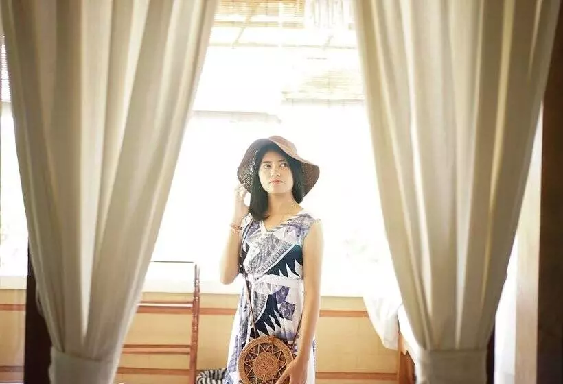 Resort Amed Cafe & Hotel Kebun Wayan