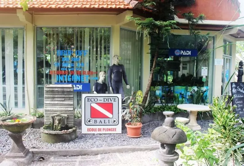 Resort Amed Cafe & Hotel Kebun Wayan