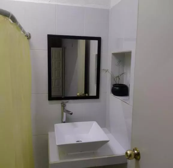 ペンション Casa Ixchel   450m To Downtown, Wifi, Hot Water, Ac