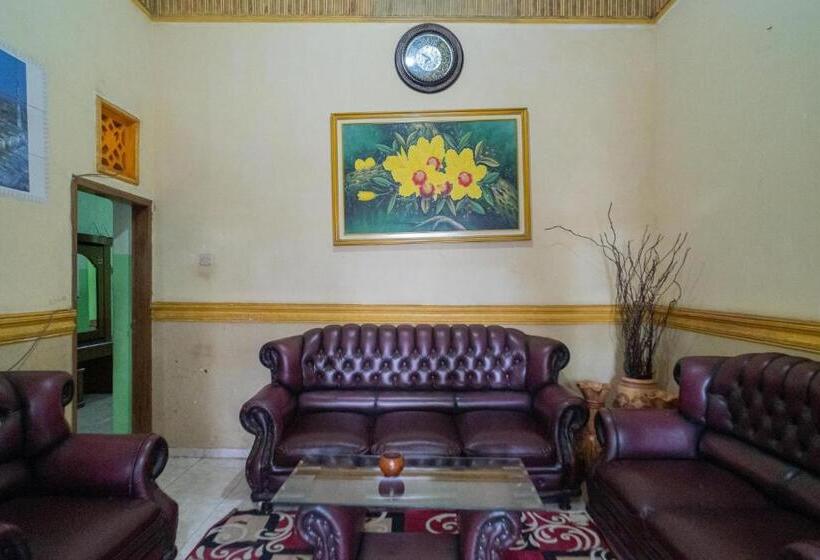 هتل Reddoorz Syariah Near Batu Night Spectacular 3