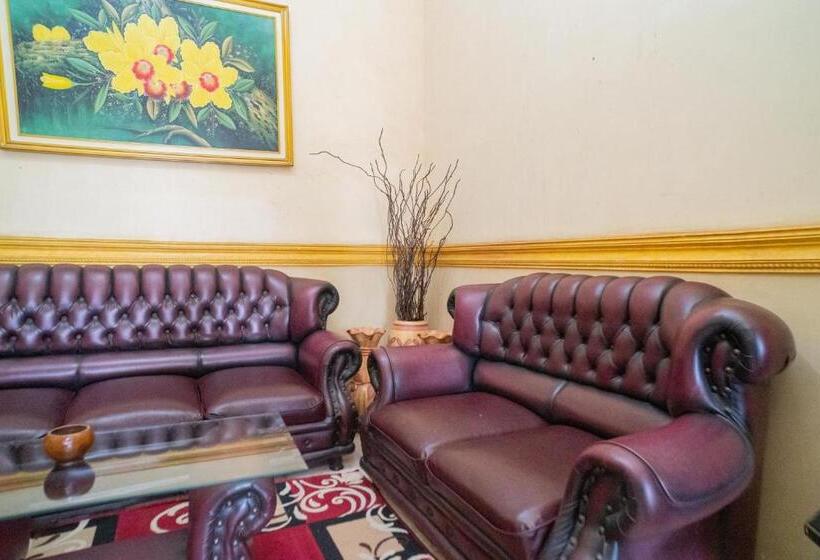 هتل Reddoorz Syariah Near Batu Night Spectacular 3