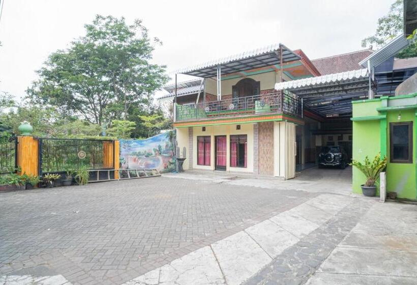 هتل Reddoorz Syariah Near Batu Night Spectacular 3