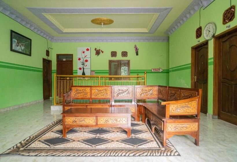 هتل Reddoorz Syariah Near Batu Night Spectacular 3