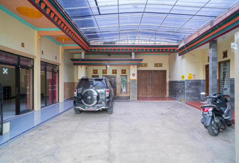 هتل Reddoorz Syariah Near Batu Night Spectacular 3