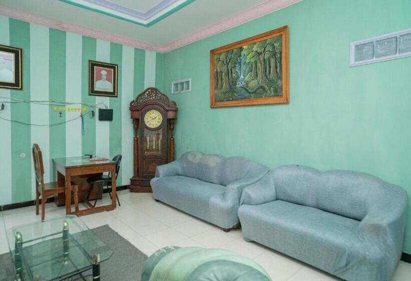 هتل Reddoorz Syariah Near Batu Night Spectacular 3