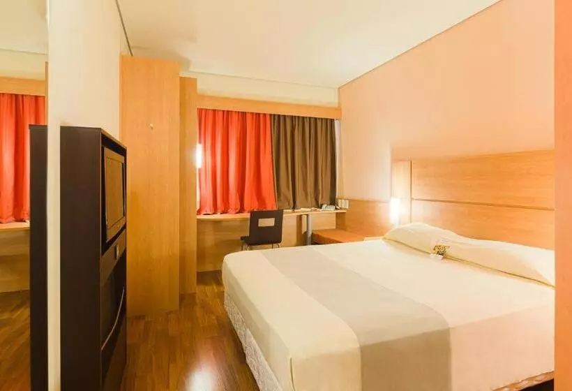 בית מלון כפרי Ibis Canoas Shopping