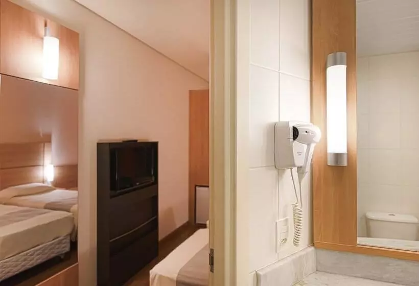 בית מלון כפרי Ibis Canoas Shopping