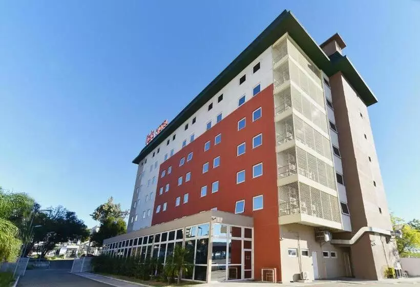 בית מלון כפרי Ibis Canoas Shopping