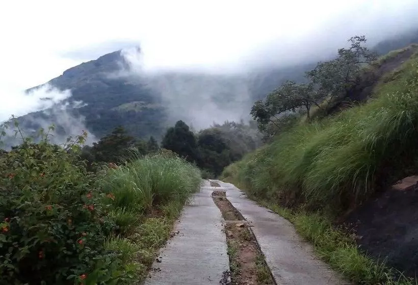 Отель Neelakurunji Plantation Munnar