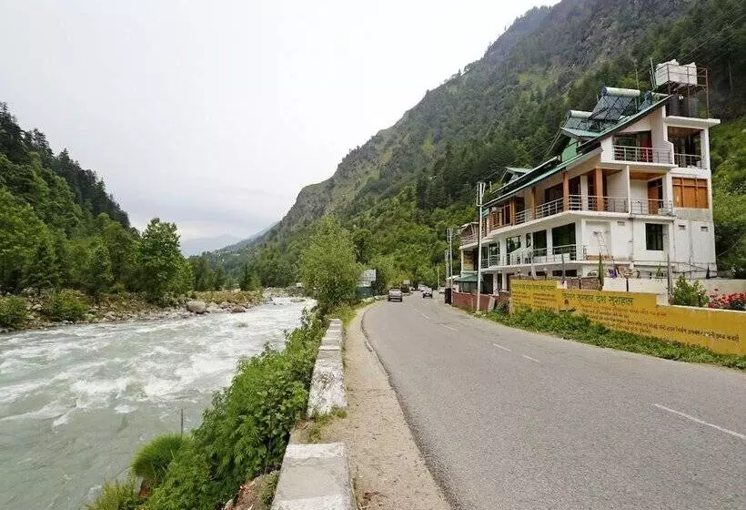 ホテル Oyo Premium Green Tax Barrier Manali