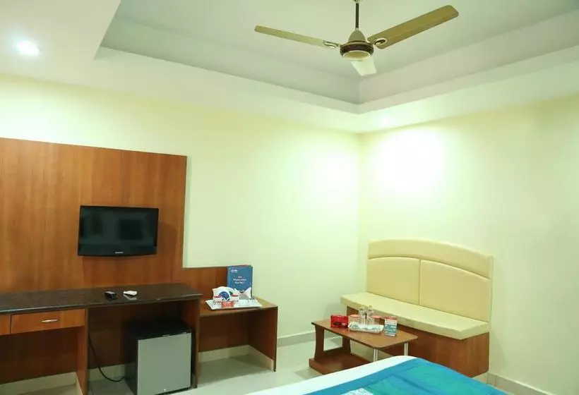 ホテル Oyo Rooms Chandragiri Fort Srivari Mettu