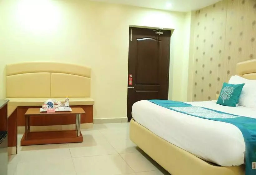 ホテル Oyo Rooms Chandragiri Fort Srivari Mettu
