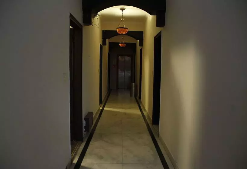 ホテル Oyo Rooms Gaffar Market 1