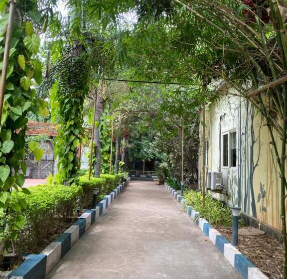 Mrugavani Resort & Spa