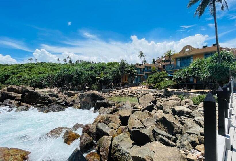 Thaproban Pavilion Resort & Spa