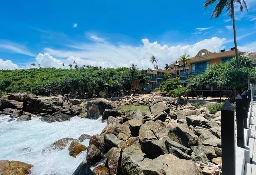 Thaproban Pavilion Resort & Spa