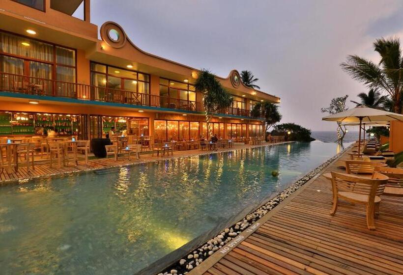 Thaproban Pavilion Resort & Spa