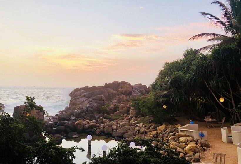 Thaproban Pavilion Resort & Spa