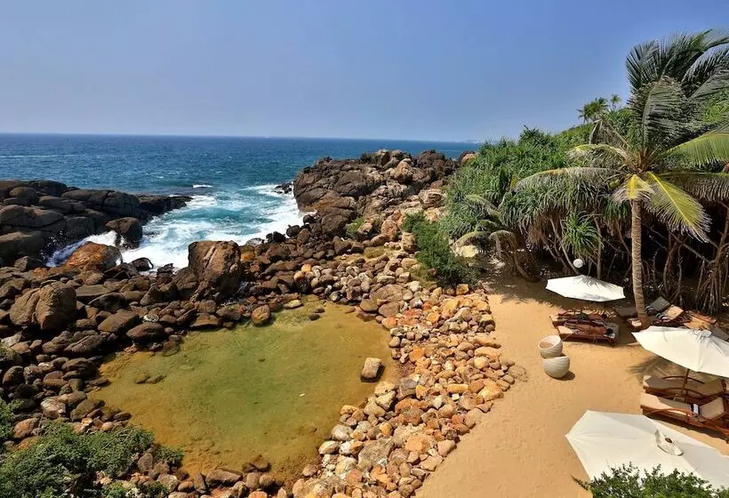 Thaproban Pavilion Resort & Spa