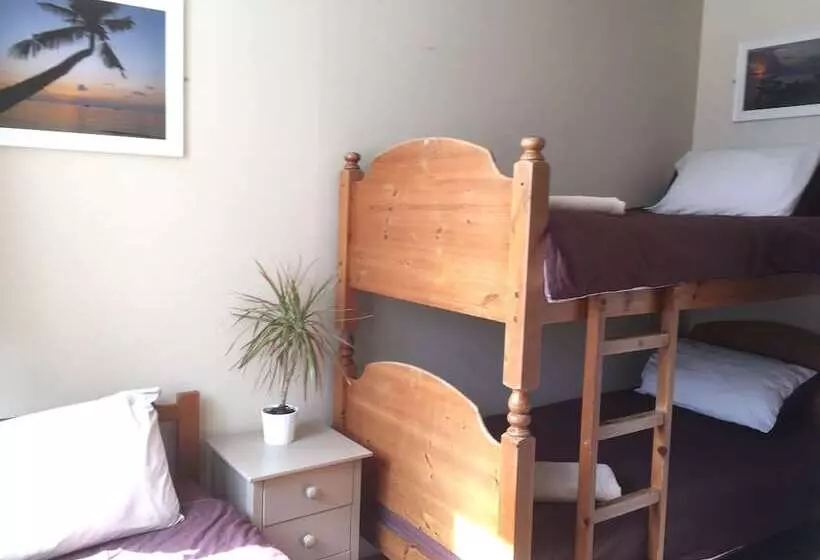 Bed and Breakfast Smarties Surf Lodge