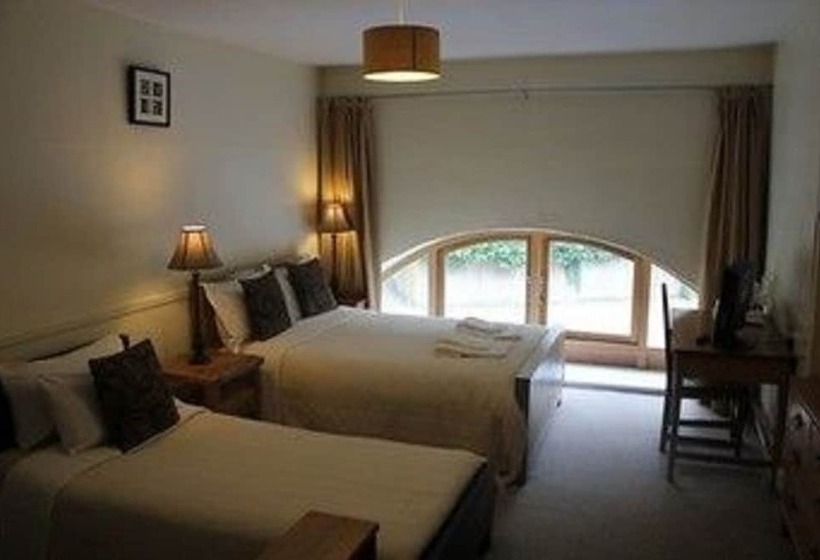 مبيت وإفطار The Coach House