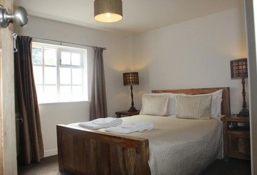 مبيت وإفطار The Coach House