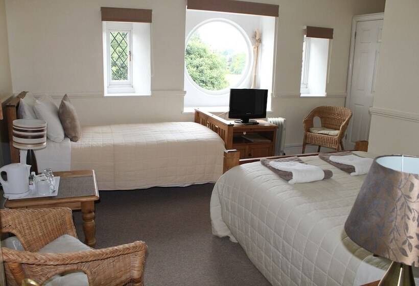 مبيت وإفطار The Coach House