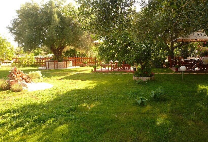 בית מלון כפרי Avra