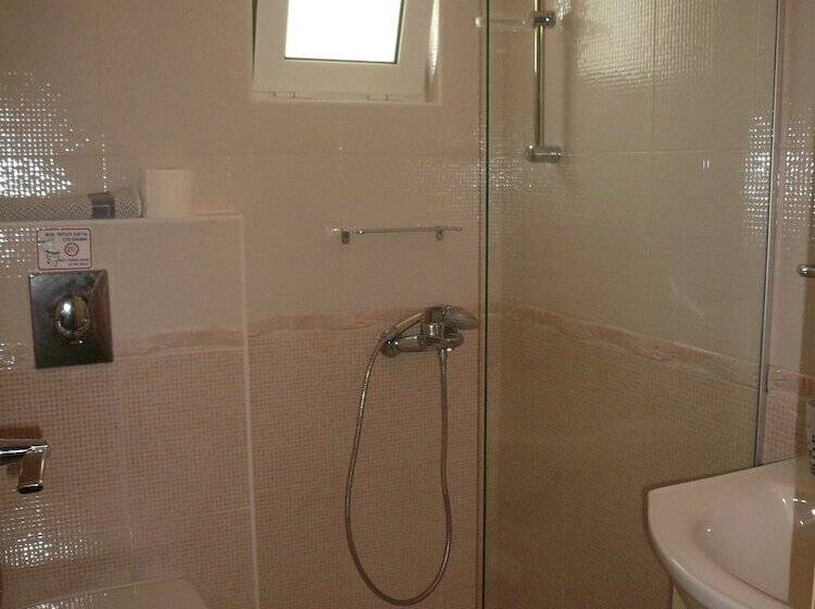 בית מלון כפרי Avra